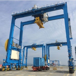 Craein Gantry Coimeádán Tíre Rubair (RTG Crane)